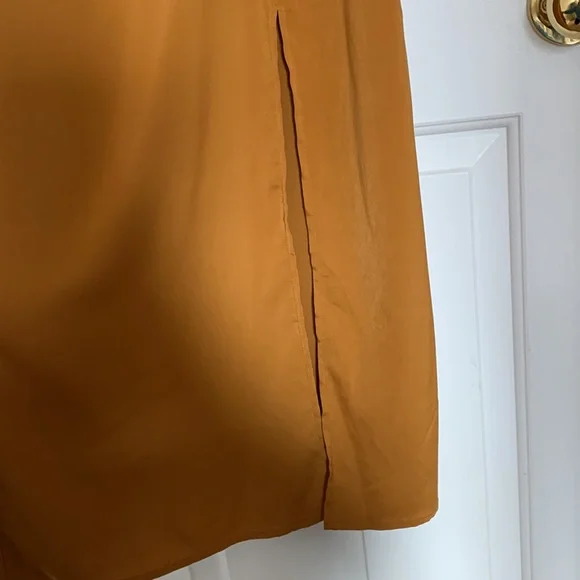 Dynamite Ruched Midi Dress - Picture 5 of 6